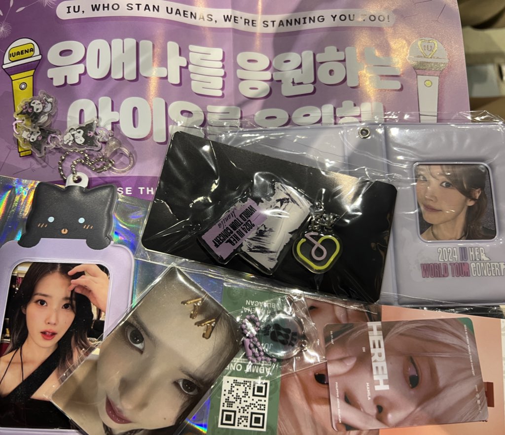 jasgrenae's tweet photo. Gift from iu’s mom was the best slayyy 💅 mother is mothering 🫶

#HEREH_WORLD_TOUR_IN_MANILA #IUinManila https://t.co/VzRfpxQXWe
