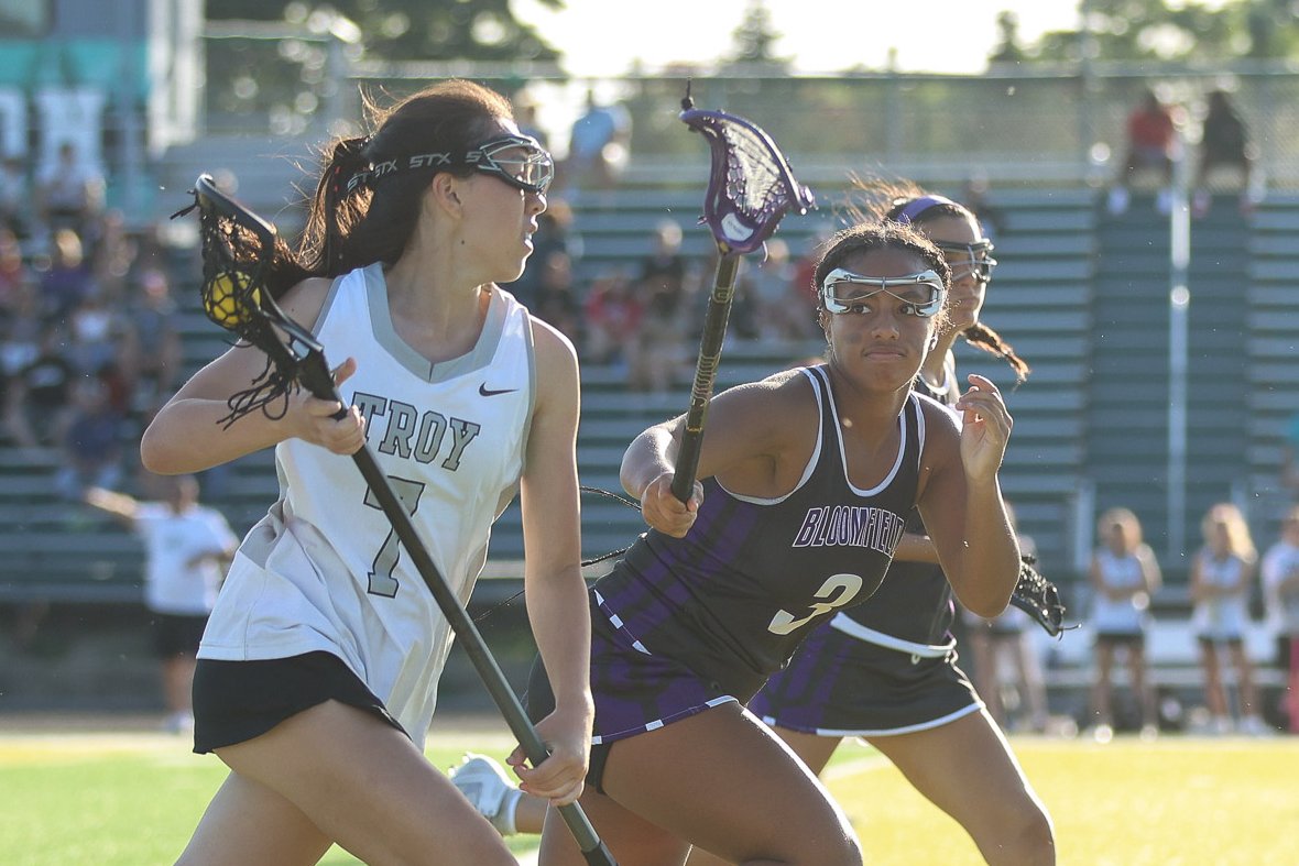 Good morning Regional Champions!! The <a href="/BloomfieldWLAX/">Bloomfield WLAX</a> Black Hawks defeated the Troy Colts in a close one, winning 13-11 in OT 📸 susanadamsphoto.com/bhhsblackhawks…
Go Black Hawks! <a href="/BHHSSportsMed/">BHHS Athletic Training</a> <a href="/BHBlackHawks/">BH Black Hawks</a>