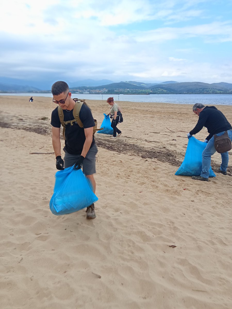 mmscantabria's tweet image. Hoy hemos recogido casi 150 kilos de #basuraleza del entorno de la playa el Regatón de Laredo! Gracias a tod@s por ayudarnos ❤️👏💪 

#Libera1m2 #ProyectoLIBERA #Ecoembes #seobirdlife #Laredo #MMSC #RLSC