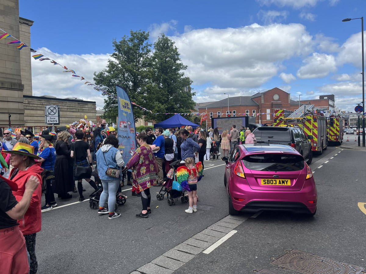 BuryTUC's tweet photo. #burypride 2️⃣0️⃣2️⃣4️⃣ 
Solidarity with our trade union comrades supporting the LGBT+ 🏳️‍🌈🏳️‍⚧️ community in Bury.
@BuryNEU @NEU_Pride @GMBShoutNorthW, @UsdawK227 https://t.co/fc6Oqvvm0y