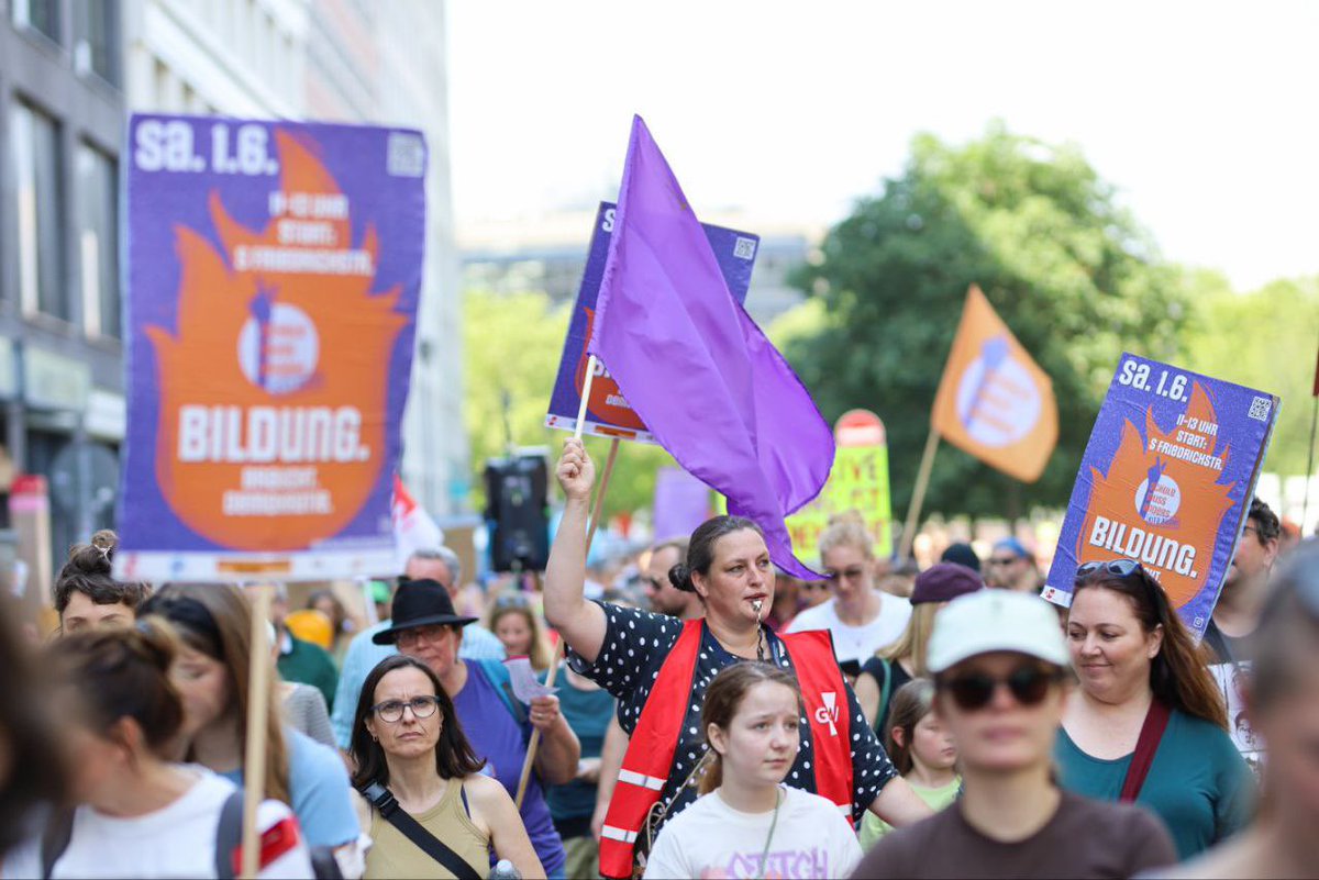 Starker #Bildungsprotest heute in #Berlin
Am 20.6. geht es weiter. Wir wollen 100.000 Unterschriften für eine #Bildungswende an den Kanzler übergeben. Wer noch nicht unterschrieben hat
👇
weact.campact.de/p/bildungswende