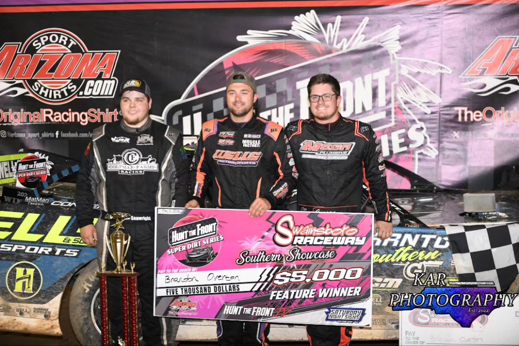 Congratulations to @Boverton76 on picking up the 5k to win Friday night main event at @Swainsbororace with the @HuntTheFrontSDS