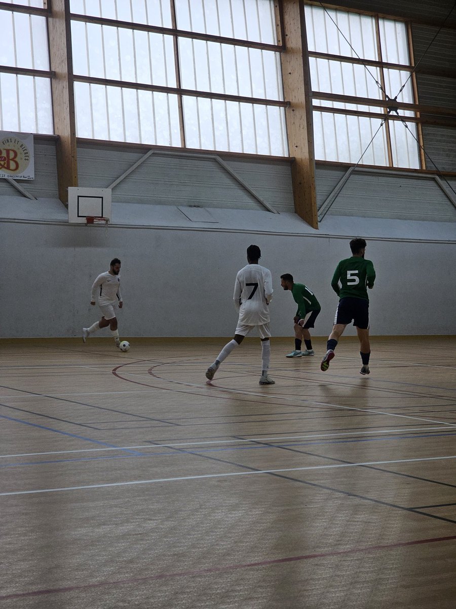 BlanchardRaphaL's tweet photo. Finale départementale #Futsal @RMF_Futsal - #Sézanne cet après-midi dans le remarquable complexe sportif de #Taissy.
Une belle victoire du RMF devant un public au rendez-vous. 

@DistrictMarne https://t.co/w7LOAhSfhQ