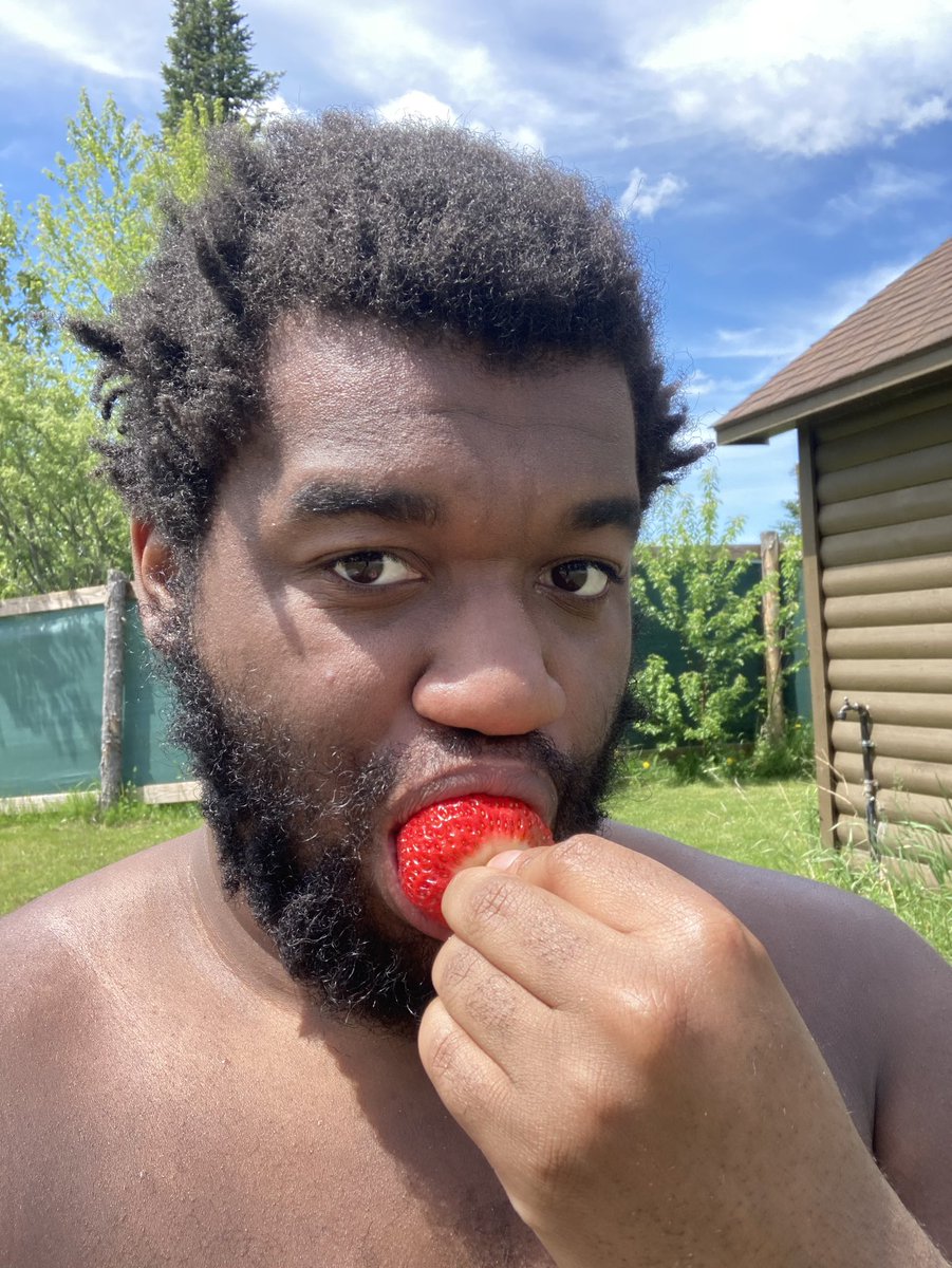 JKingBearR11's tweet photo. Yummy…….though I’m sure you’d taste better #strawberry #gaybear #gaybears #gaybearsofinstagram #eatyou #gaysensual #gayfruit #fruity #bearporn #gayporn #bearweek🐻 #daddycum #gaycum #nudegay #nudegay #blackgay https://t.co/xXe3nKb389
