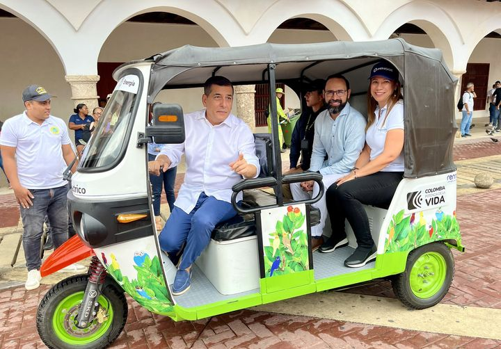DiarioElisleno's tweet photo. 'ECOMOVILIDAD' SUSTENTABLE
Motocarros eléctricos para el desarrollo del turismo sostenible

Ver más: https://t.co/p9JUYYF0Jq... https://t.co/UsLWatYmNG