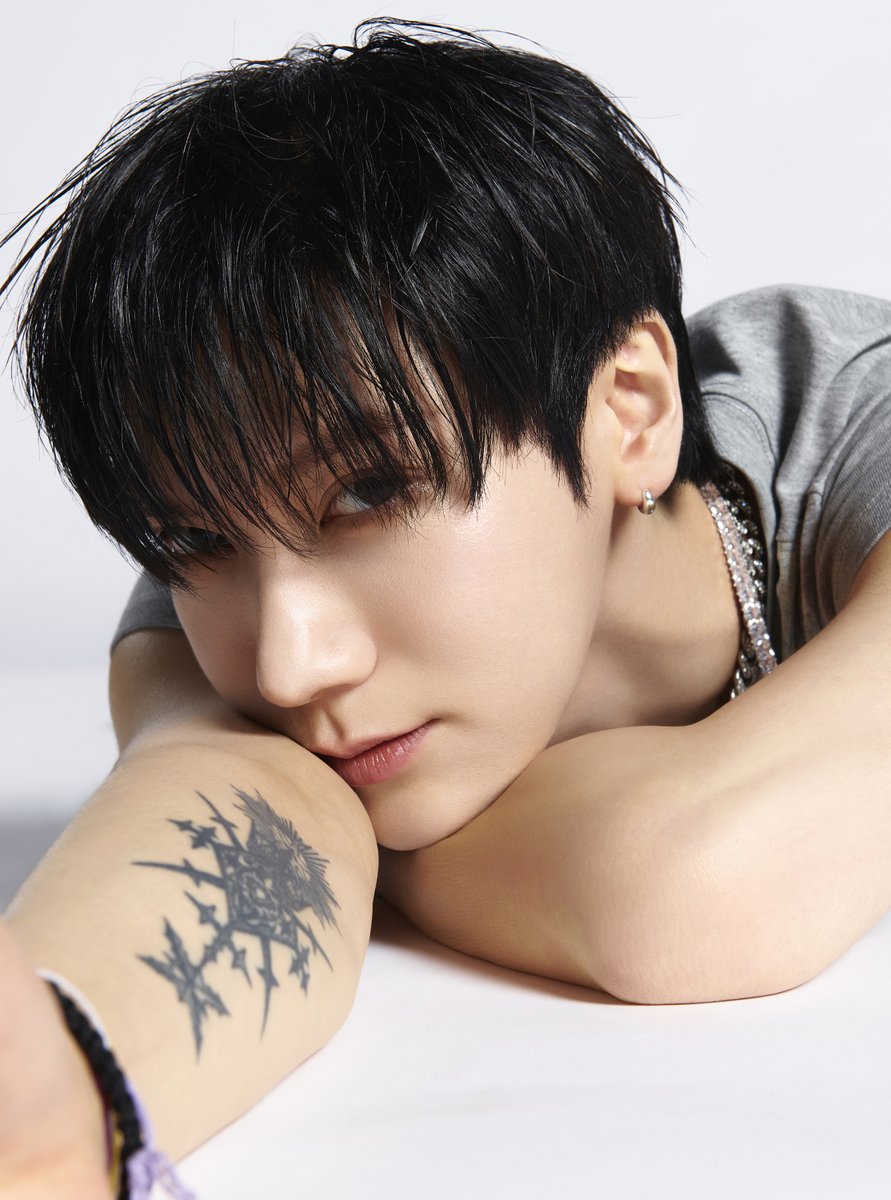 WayV_official's tweet image. WayV The 5th Mini Album 'Give Me That' MV Teaser Image #TEN
【Give Me That - The 5th Mini Album】
➫ 2024.06.03 (CST/KST)
#WayV #威神V
#GiveMeThat
#WayV_GiveMeThat
💿Pre-order
wayv.lnk.to/give_me_that