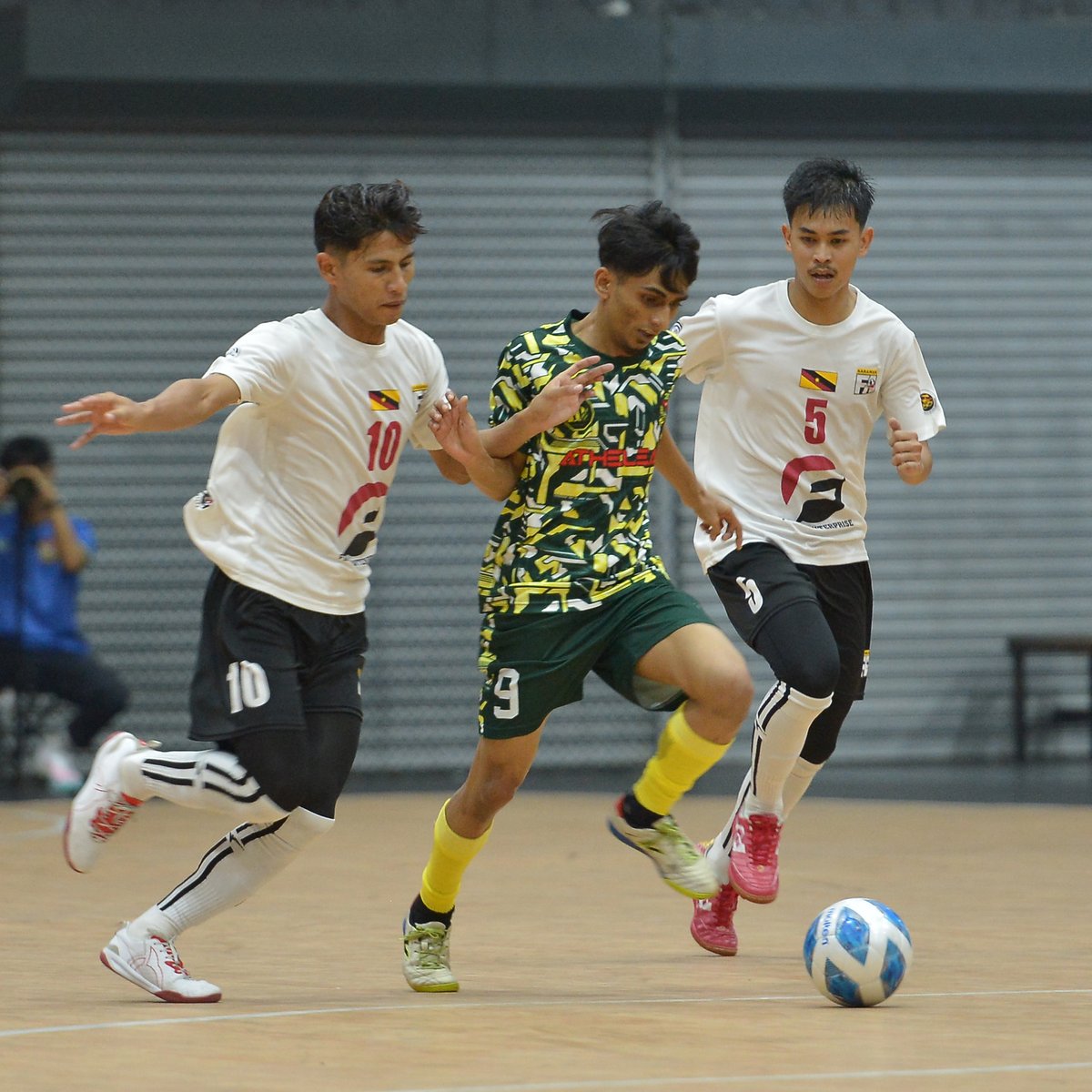 official_kfa's tweet photo. ๐๐ฒ๐น๐ฎ๐ท๐ฎ๐ต ๐ฃ๐ฟ๐ฎ-๐ ๐๐๐ถ๐บ ๐ฎ๐ฌ๐ฎ๐ฐ
Keputusan Perlawanan #1
KEDAH 3-3 PFA ODIN-SARAWAK
โฝ Eikmal Daniel
โฝ Hafiz Ikhmal
โฝ Fauwaz
#KedahFA
#FutsalKedah
#PraMusim2024
#JelajahKL
#PulunKedahPulun https://t.co/5lSgVqFj4D