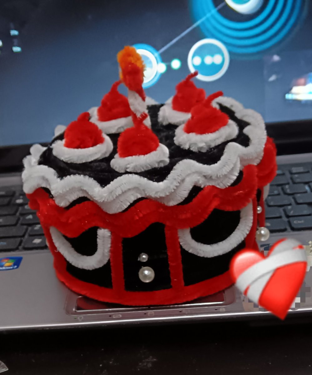 xiaotaiii_'s tweet photo. Happy Birthday Kuro!!!
This is the cake I made with a twist stick, I hope you like it🥺
My birthday is 4 days apart from yours and I am super happy! It feels like I am celebrating my birthday with Oshi!❤️‍🩹#KuroDay2024 https://t.co/nWmrfrVvgY