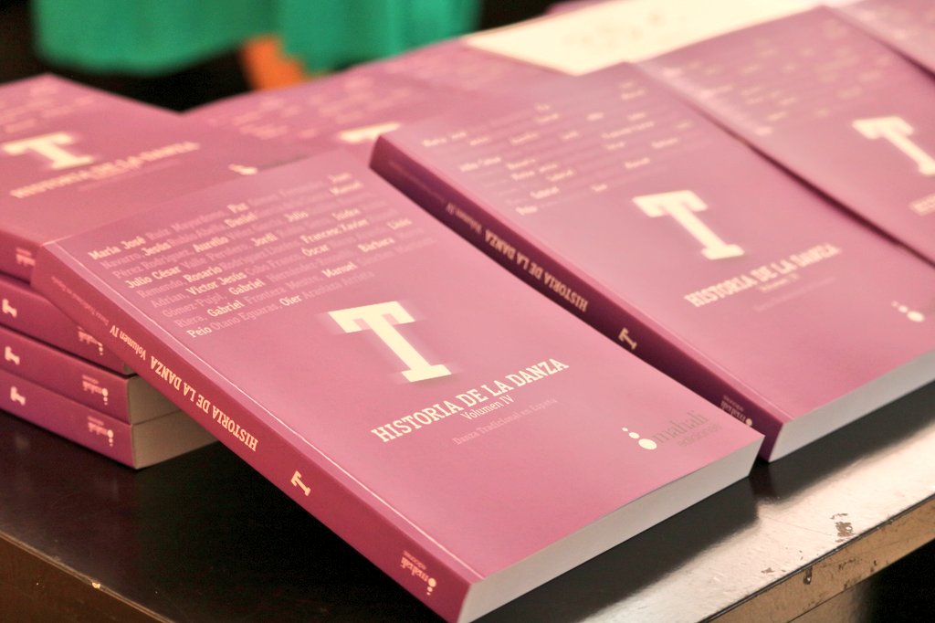 AytoAlcalaH's tweet image. TRADICIONES POPULARES |
📖 Dentro de la programación del 'VII Festival Cervantino de Música y Danza Tradicional', el Salón de Actos del Antiguo Hospital de Santa María la Rica ha acogido la puesta de largo del libro: 'Historia de la danza vol.4: Danza Tradicional en España'.

👥…