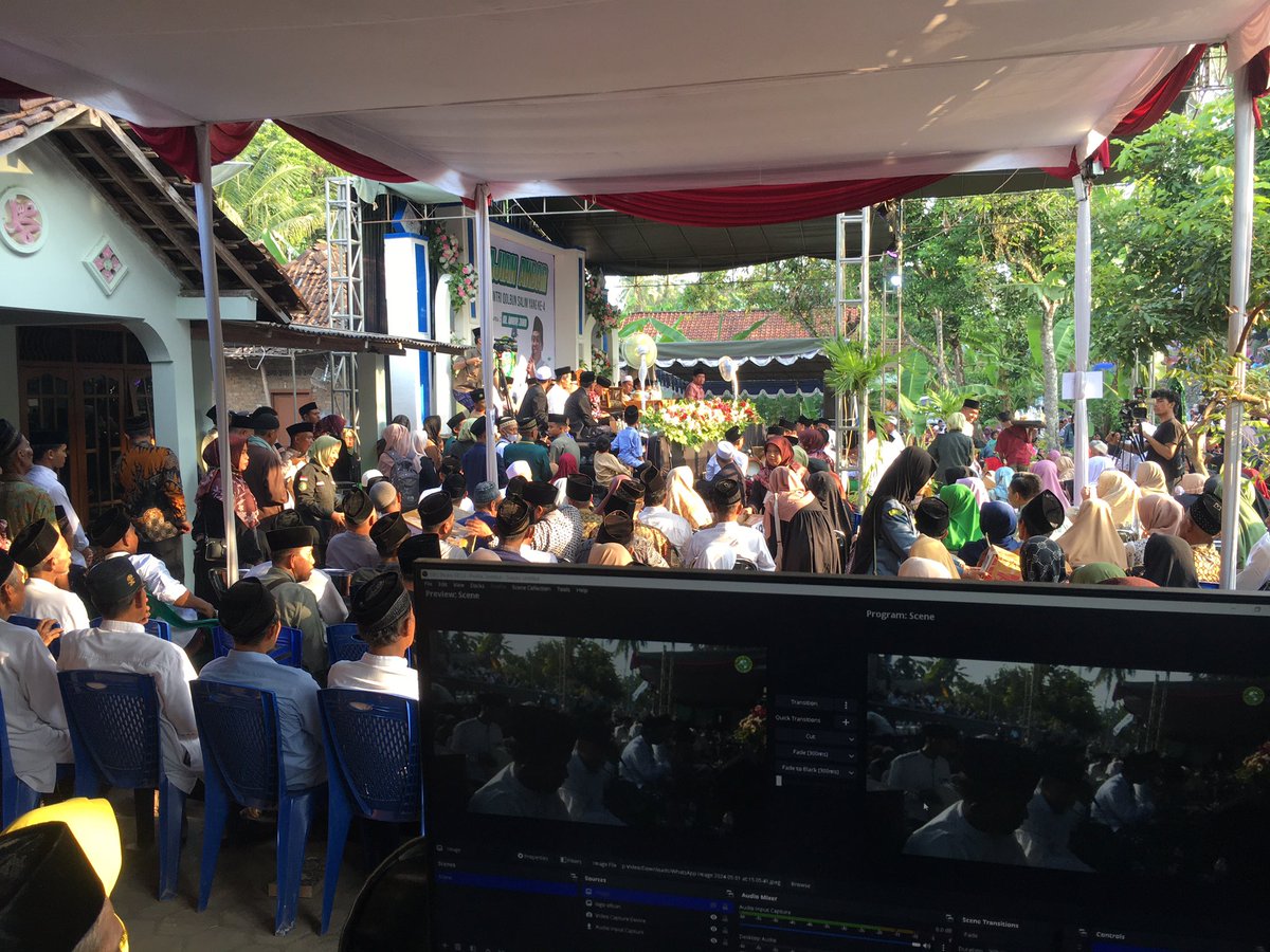trapvideosedayu's tweet photo. Live K.H Anwar zahid https://t.co/9pIq47wWVl