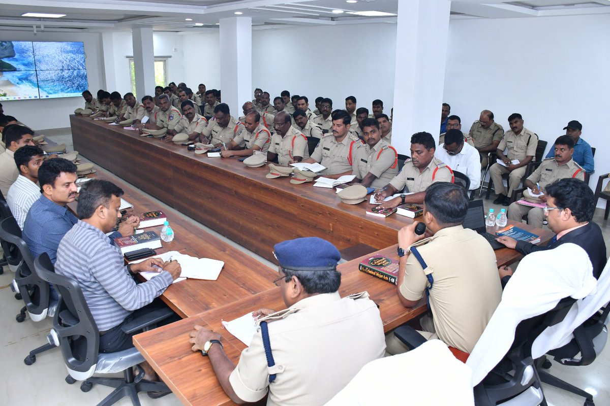 spsangareddy's tweet photo. "Delighted to inaugurate specialized training sessions for our esteemed police force, aimed at deepening their understanding of the new criminal laws BNS, BNSS and BSA 2023 which will be effective from 01.07.2024. https://t.co/VF6YoXxY2p