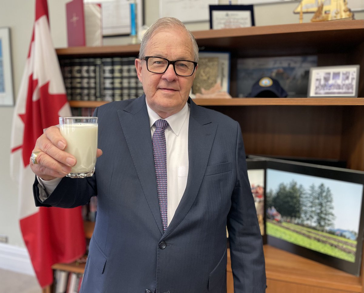 Lawrence MacAulay tweet media