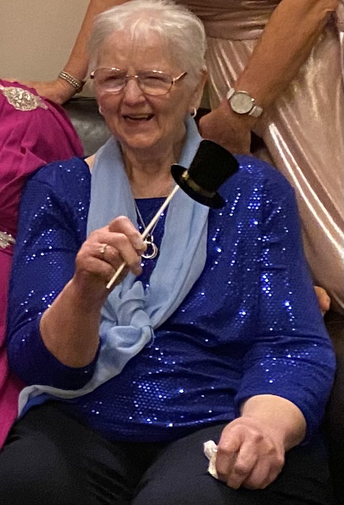 Happy birthday to my mum, posts me holy water, supports me, drives me to be the best I can be, but also my top critic (only those with Irish mums will understand)😂 Told her I’m seeing Blondie this year. Reply ‘Excuse me I’m younger than Blondie’! 🤭 #Irishmammy 🥰