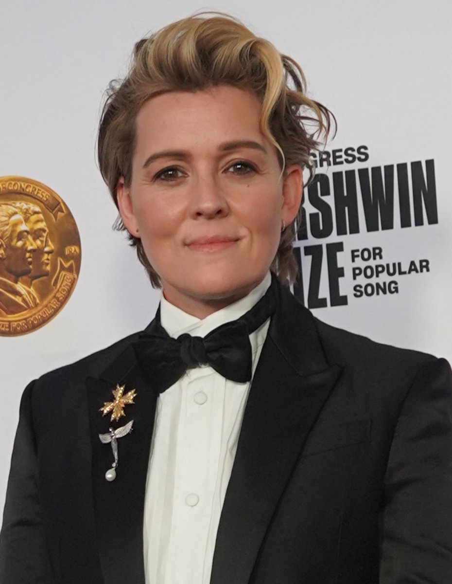 Born Today (June 1)

1981 - Brandi Carlile
American alternative country and folk rock singer-songwriter Brandi Carlile. Her 2007 single 'The Story', from the album of the same name, was a commercial success, and was used by General Motors for commercials.