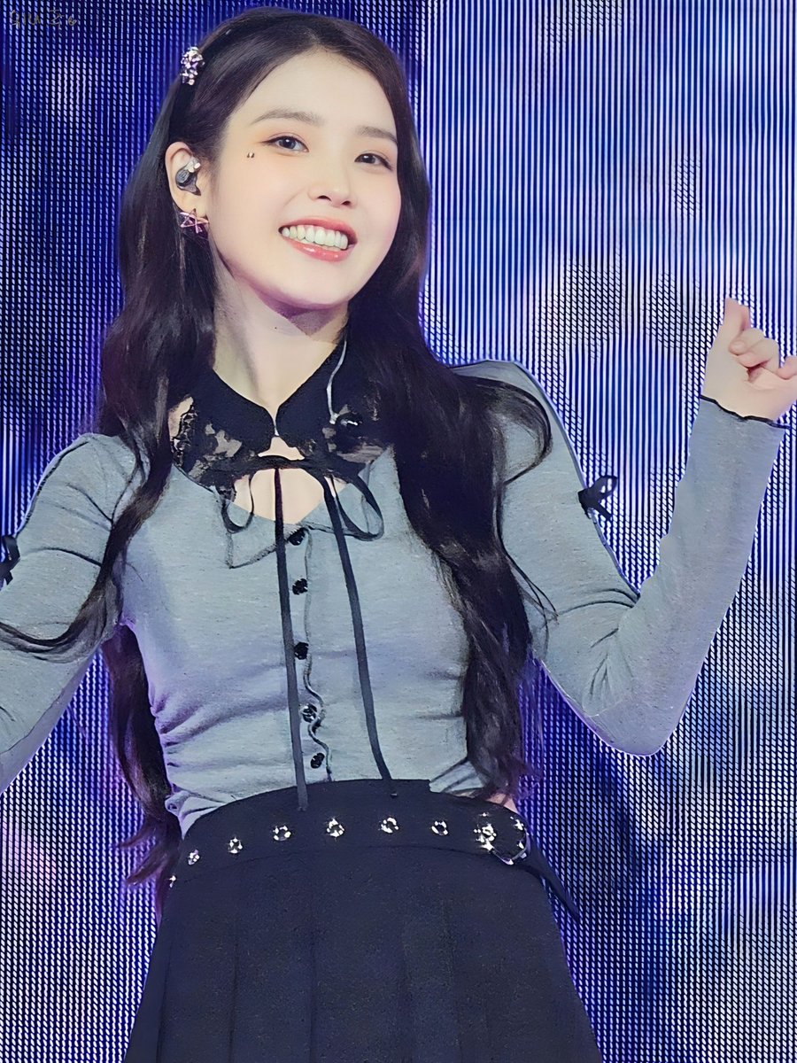 IUteamstarcandy's tweet photo. [SETLIST] 240601 2024 IU HEREH World Tour Concert in Manila https://t.co/eV62at3Tfx

[Part 1 - Hypnotic]
Holssi
Jam Jam
Ah puh
BBIBBI
Obliviate

[Part 2 - Energetic]
Celebrity
Blueming
eight
Coin
I stan U

[VCR]
- Heart as bgm

[Part 3 - Romantic]
Havana
Meaning of You
Pasilyo (Tagalog cover)
Through the Night

[Part 4 - Ecstatic]
Shopper
Above the Time
YOU&I
Love wins all

[Encore - Heroic]
Shh..
Twenty-three
Holssi (rock ver.)

[Fan Sing-Along]
Good Day

[En-encore]
Someday
Give You My Heart
My Sea (1 verse only)
LILAC
strawberry moon (acoustic ver.)
Well… (rock ver.)
Palette (acoustic ver.)

Source: 📸 by wyjc516 (X)

#IU #아이유 #HEREH #IU_WORLD_TOUR #HEREH_WORLD_TOUR_IN_MANILA