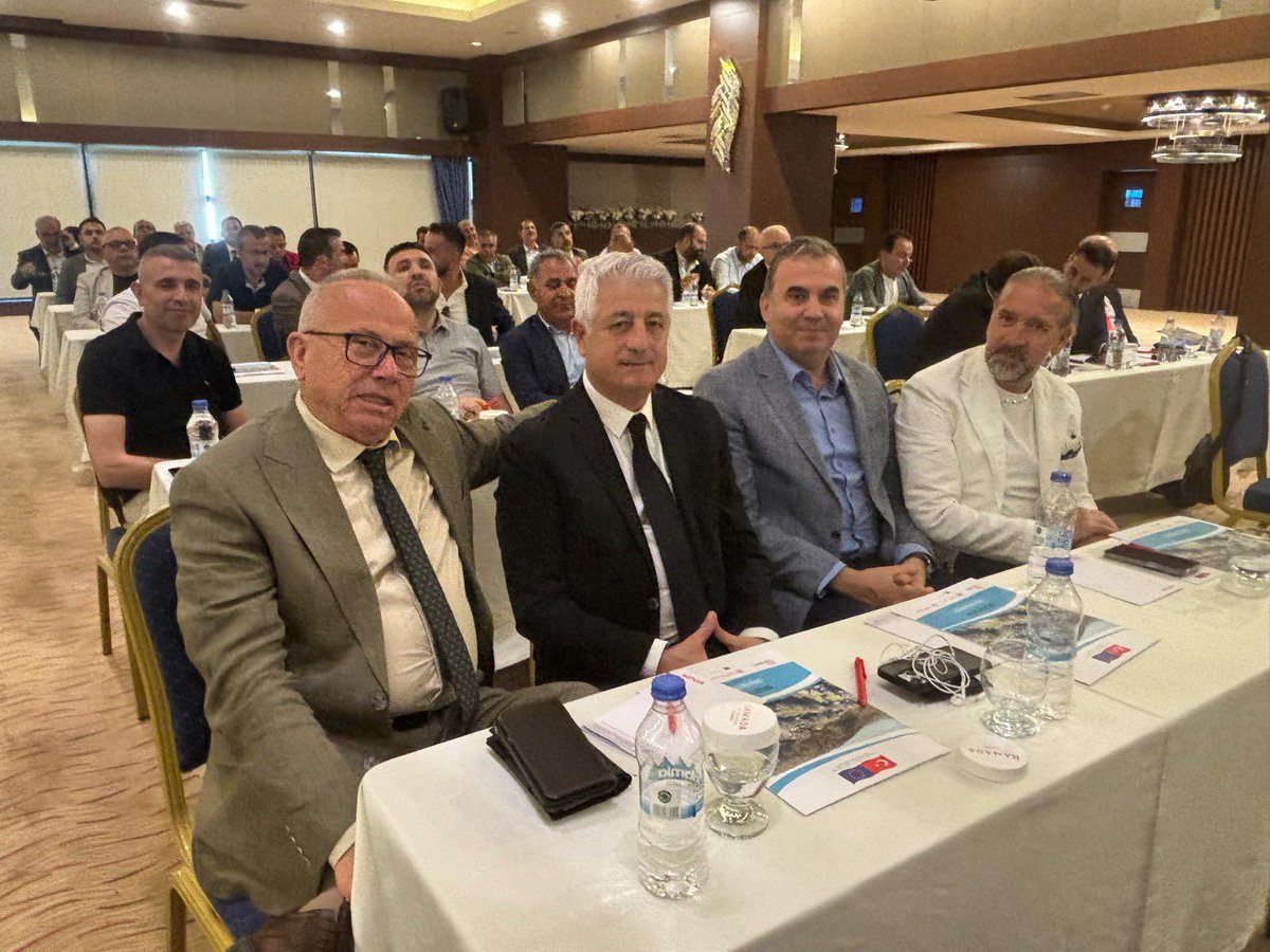 asilhanarslan23's tweet photo. çok değerli yönetici ve temsilcilerinin katılımıyla gerçekleştirdik. Sonuç bildirgesinin madencilik sektörüne katkılarını önemsiyor ve emeği geçenlere teşekkür ediyorum.
@RHisarciklioglu
@TOBBiletisim
@tummer_ankara
#emmad
#elazığ https://t.co/USwHFYW9sX