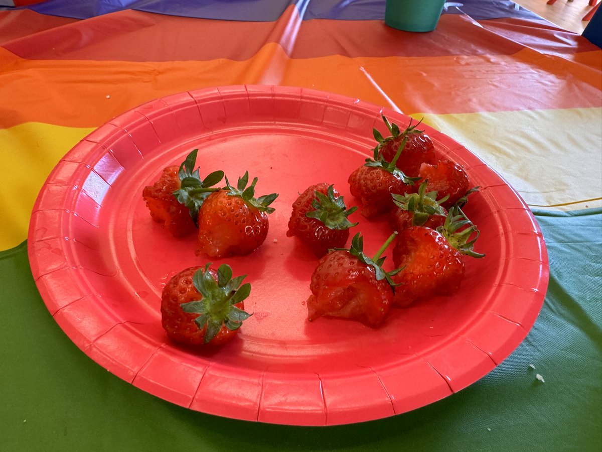 A rare parenting tweet from me… we had a birthday party for our toddler son today and this is a plate of strawberries one of his little buddies left.. 🤣🍓 #parenting #weirdkidthings #weirdkideating #toddlerlife