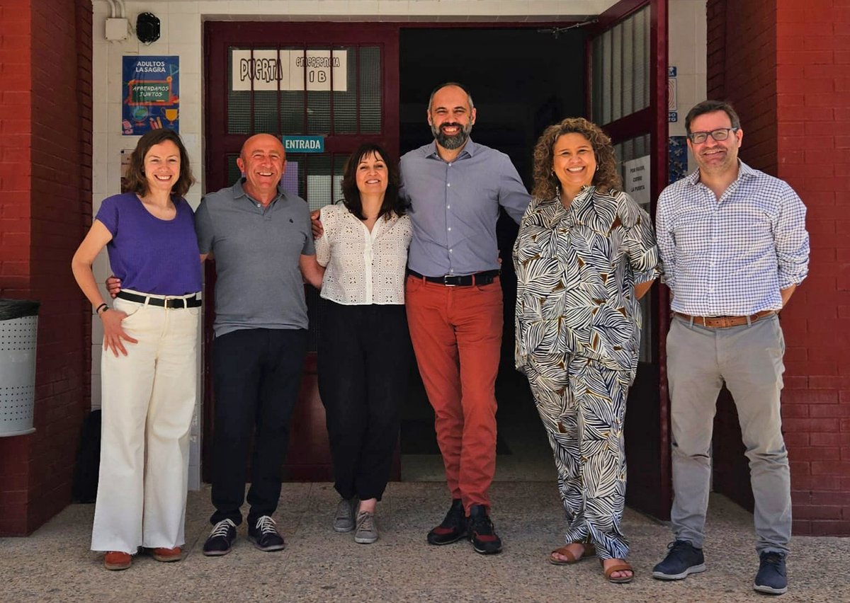 FundInesGuindos's tweet photo. 🫱🏻‍🫲🏼 La #FundaciónInésGuindos iniciamos encuentros con el profesorado de #Baza y #Huescar para definir las próximas actividades.

¡Gracias a los Institutos Pedro Jiménez Montoya, José de Mora, Alcrebite, La Sagra y Alquivira! 

https://t.co/RBdJo5DLBb

#Educación #Emprendimiento https://t.co/usi7egLAat