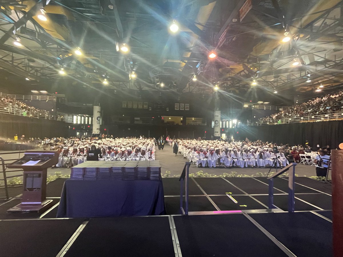 dduque44's tweet photo. Proud of this special class of Spartans & for the opportunity to see them mature, progress & excel..@Southridge_SHS C/O 2024, continue striving for excellence!! #SouthridgeYourBestChoice #WeAreOne #GreatDayToBeASpartan #5thGraduation https://t.co/mAeOihfpNV