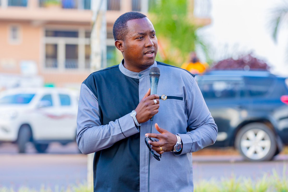 Urugendo rwo kwibuka nirwo rubimburiye gahunda z’umugoroba wo kwibuka Imiryango Yazimye muri jenoside yakorewe Abatutsi mu 1994.

Ni urugendo rwahereye ku Mukoni rukaza gusorezwa ku rwibutso rwa Kaminuza y’u Rwanda ruruhukiyemo abazize jenoside yakorewe Abatutsi mu 1994.