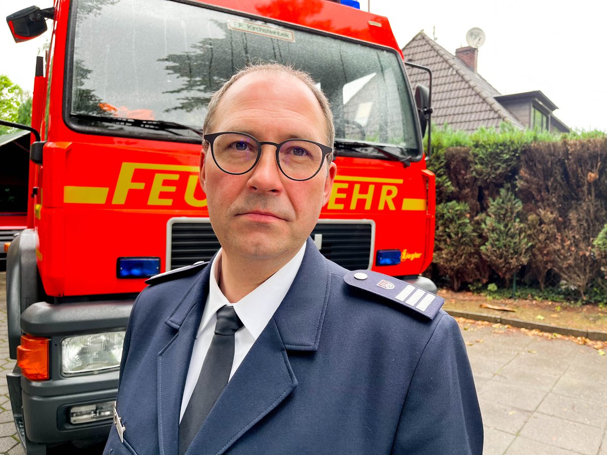 CrimeNewsHH's tweet photo. Alle wollen dass im Notfall schnelle Hilfe kommt - aber ne Feuerwache vor der Tür ? Nein Danke.
Nach heftigen Widerstände von Anwohnern, Bezirkspolitiker setzen Neubau für FF-Kirchsteinbek auf Marktplatz durch. https://t.co/6naF3w7g8W