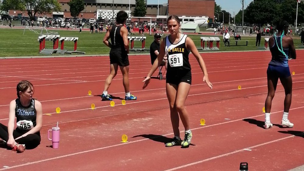 Congrats to Maddie (HJ, LJ), Stella (TJ) and Alex (JT) on qualifying for #OFSAA in London next week! #KnightPride #GoKnightsGo <a href="/LSS_Athletics/">La Salle Athletics</a> photo cred: <a href="/LeedsofGlen/">Paul Leeder</a>