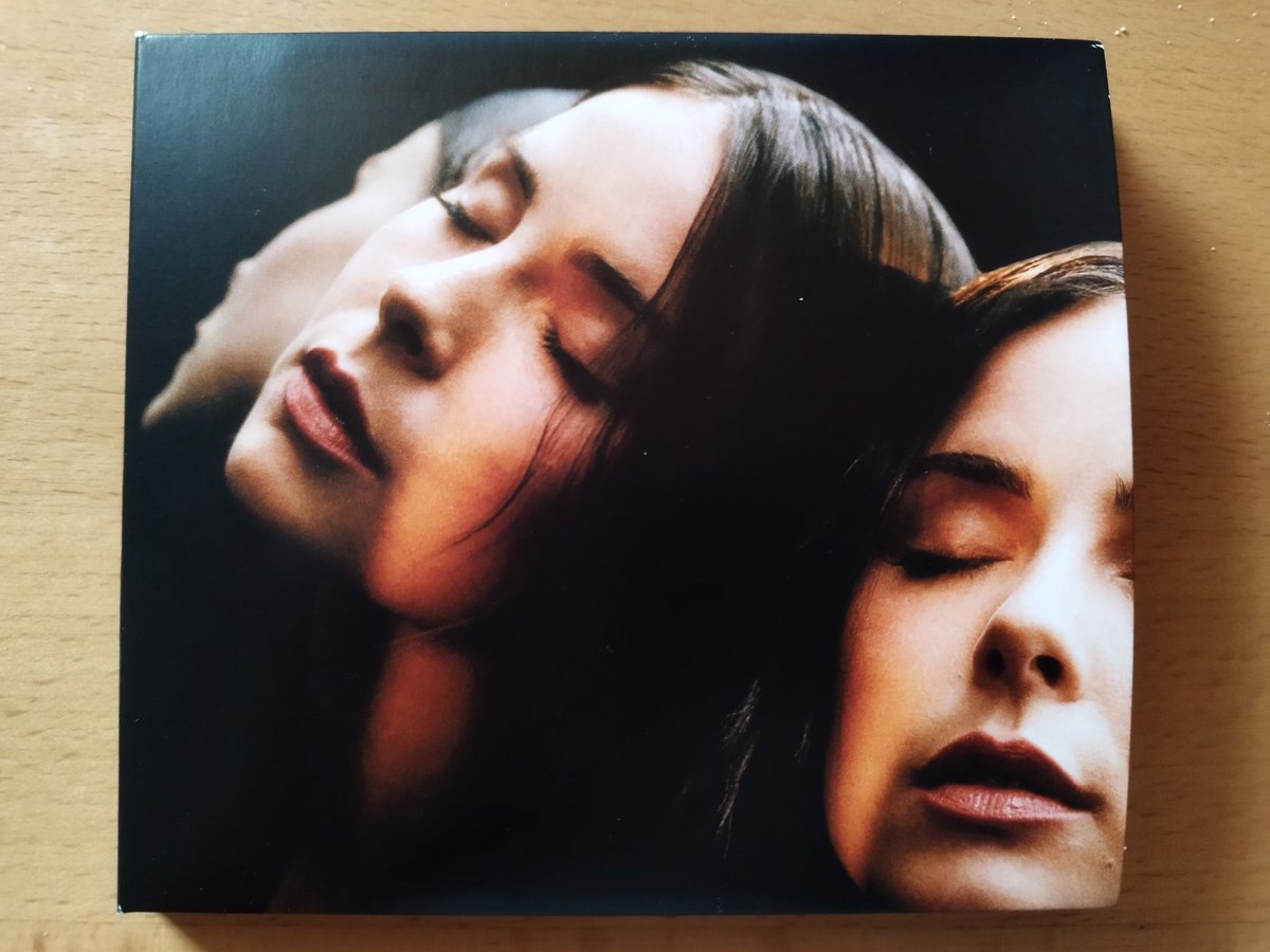 JustiBasti's tweet photo. Als ich gestern nach Hause gekommen bin lag auch schon das neue @Lenas_view Album 'Loyal to myself' im Briefkasten 💗
#Lena #Loyaltomyself https://t.co/xzZZEEAcDy