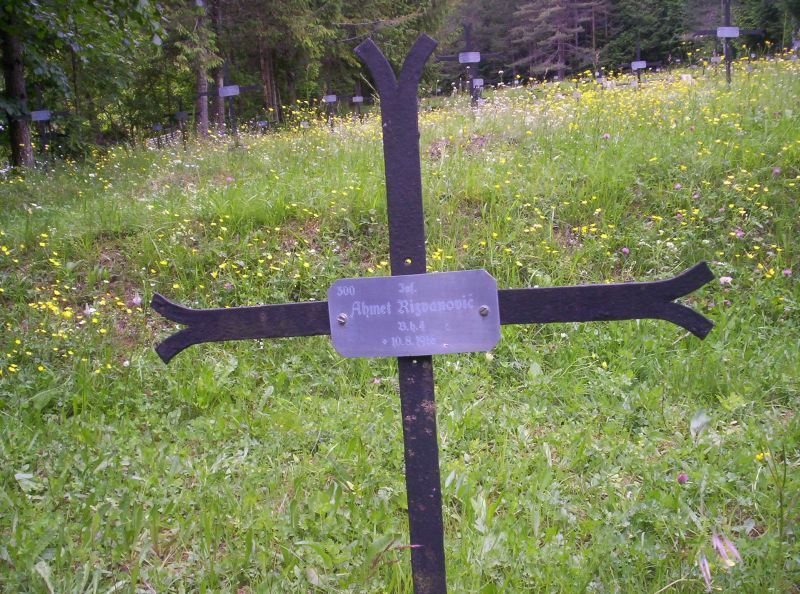 Jaka Bartolj mediahistorynow.bsky.social (@mediahistorynow) on Twitter photo <a href="/underscrutiny/">Nick Hunt</a> <a href="/_TharikHussain/">Tharik Hussain</a> <a href="/WalkOfPeace/">Walk of Peace</a> A point of interest: During Italian rule of the area between the world wars, all the original graves were decorated with uniform metal crosses. This included Bosniak (Bosnian Muslim) graves: <a href="/underscrutiny/">Nick Hunt</a> <a href="/_TharikHussain/">Tharik Hussain</a> <a href="/WalkOfPeace/">Walk of Peace</a> A point of interest: During Italian rule of the area between the world wars, all the original graves were decorated with uniform metal crosses. This included Bosniak (Bosnian Muslim) graves: