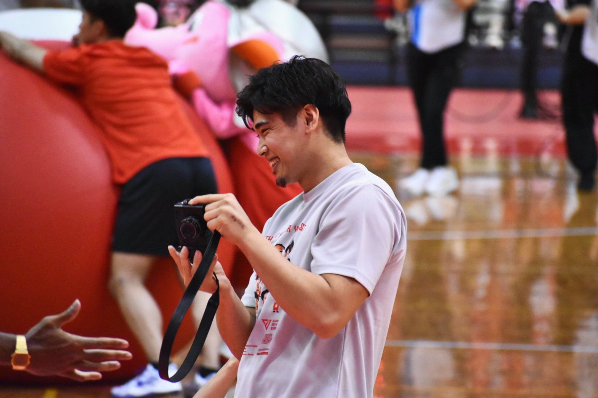 jets3111's tweet photo. ブースター感謝祭楽しかったぁああ🤍🔥
#千葉ジェッツ　#原修太　#room31 https://t.co/uzh9VoKv1h