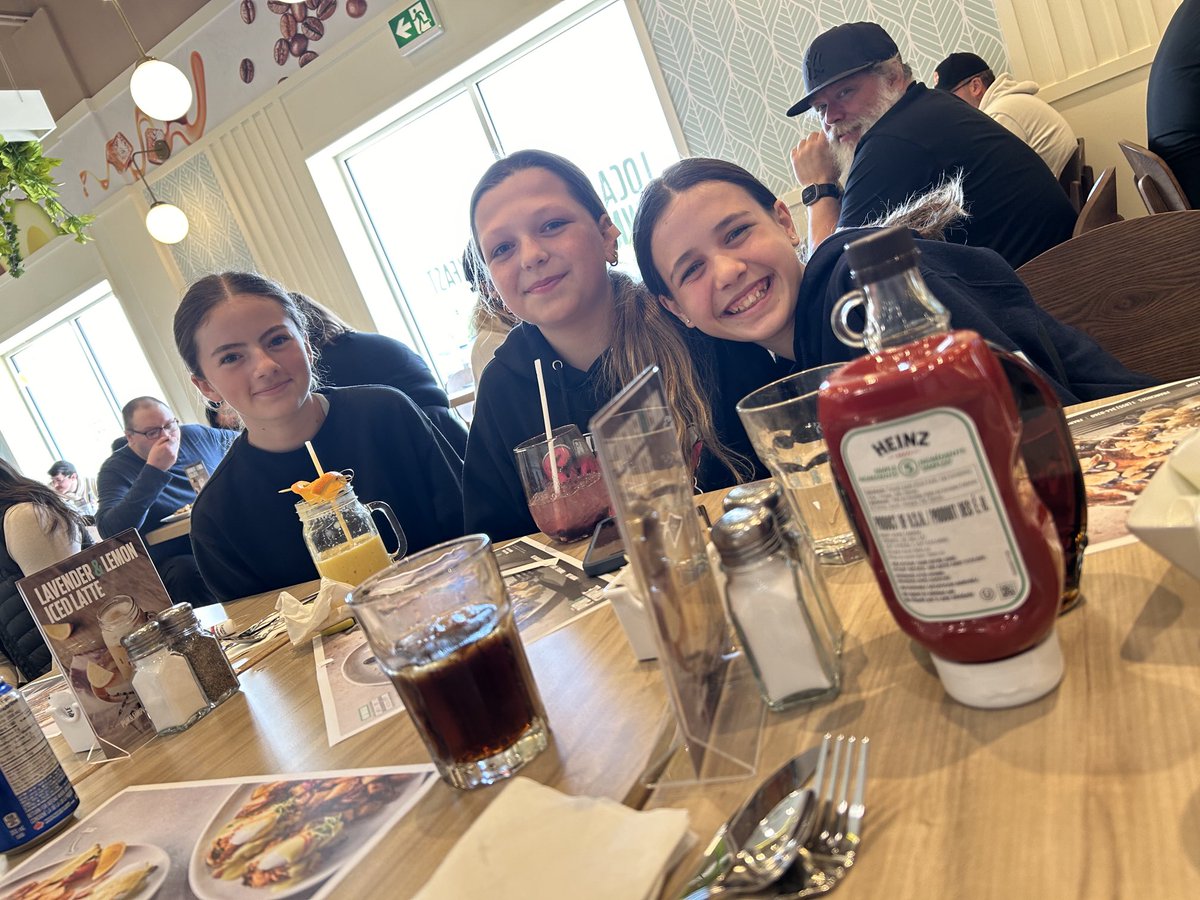 Congrats to my pals ⁦<a href="/cjfoz11/">Craig J. Foster</a>⁩ and ⁦<a href="/joelives/">joelives</a>⁩ on the opening of Pur &amp; Simple Charlottetown!  This gang gives it 2 thumbs up!