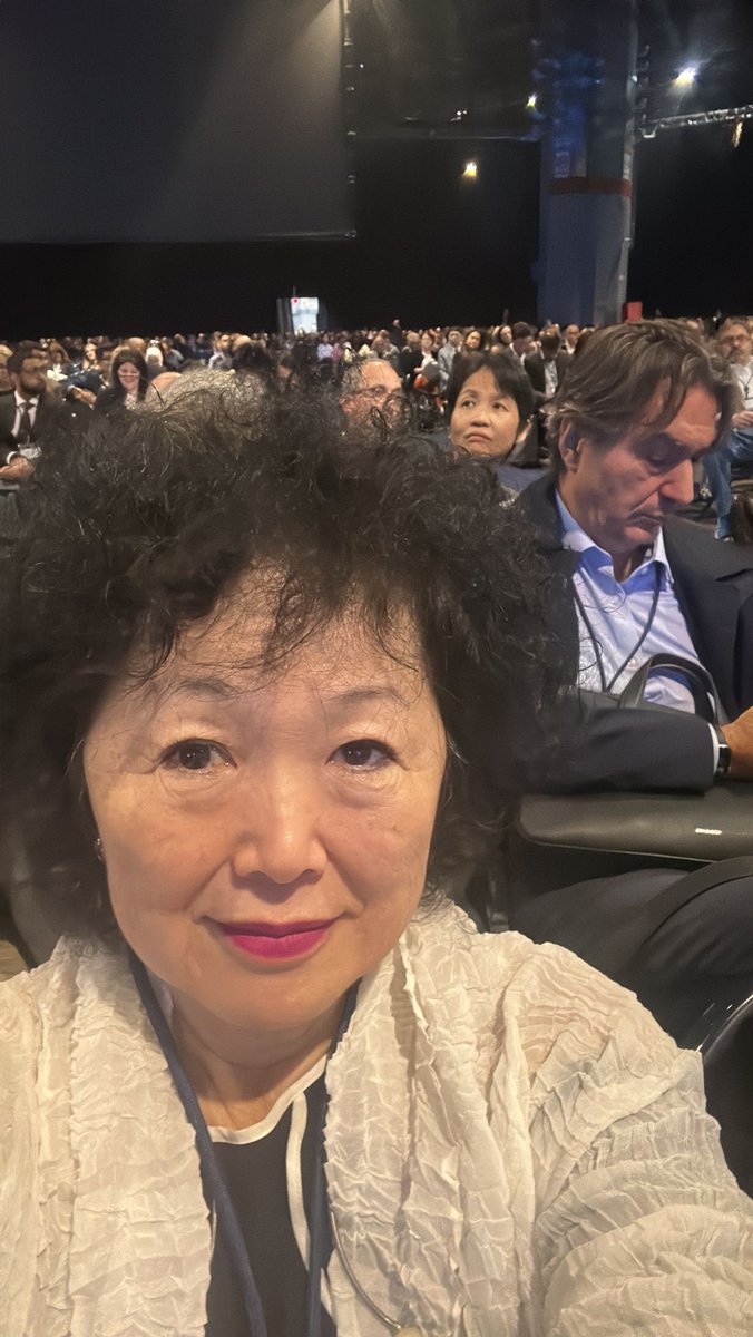 nise_dra's tweet photo. A Presidente Dr Dr Lynn Schuchter Falando de compaixão e olhar nos olhos do paciente na Abertura do Congresso Americano de Oncologia em Chicago #sboc #asco #einsteinasco24 https://t.co/qVkRefPQ5I