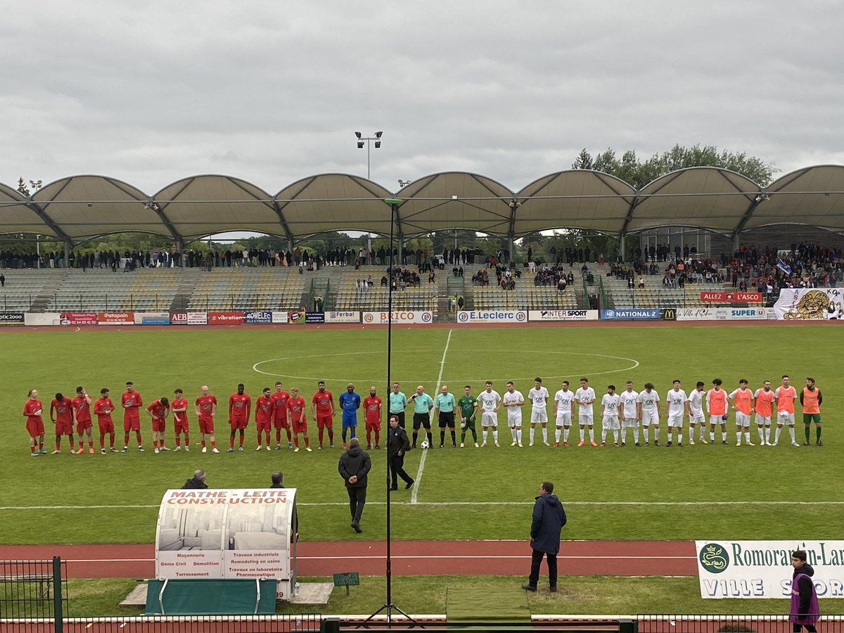NRSports41's tweet photo. La finale de coupe de Loir-et-Cher entre l’AS Chouzy-Onzain (R3) et le @BloisFootball41 (R1) va bientôt débuter au stade Jules-Ladoumègue à Romorantin https://t.co/DAqhuV89zZ