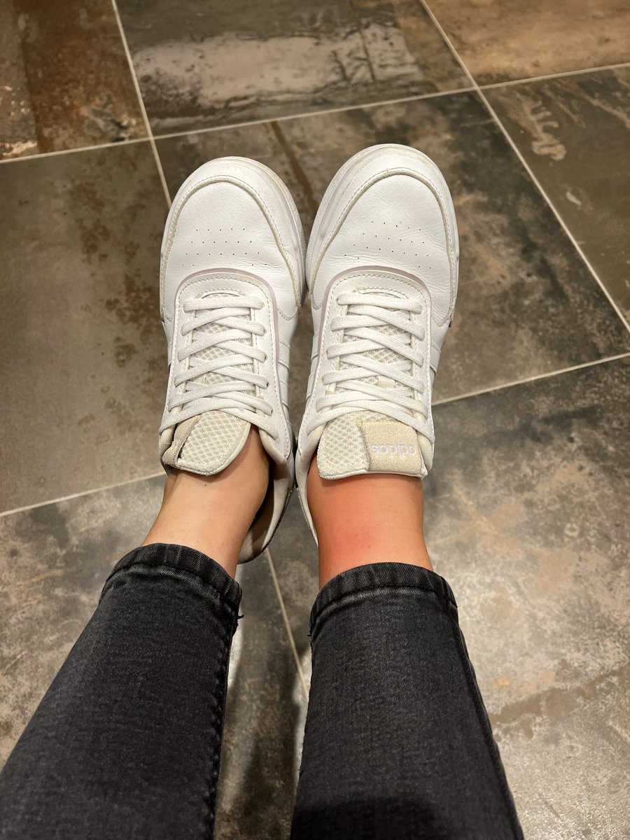 CryptoQuine's tweet photo. A WEE BEASTIE (mozzie) gave me a goodbye kiss from Austin #coqsensus
Started as a typical insect bite
Now my ankle has swollen beyond all recognition and is so constricted I canโt bear weight and walk
Still worth the trip though to meet the legends of the $coq community https://t.co/yOCmvZoPLn