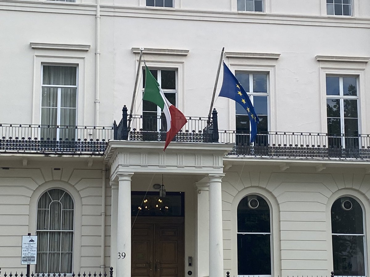 MeganTjasink's tweet photo. Honoured to be part of this @imsogb event on arts and arts therapies in medicine hosted by @ItalyMFA.  Lineup: an anaesthetist, artist, #arttherapist, music therapist &amp; composer. Bringing intersecting perspectives, #innovation, new research &amp; insight. @GiampaoloMarti1 https://t.co/8r6J6cJ7lH
