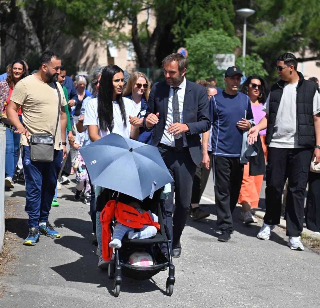 L’édition Montpellier change avec vous quartier Mosson s’est clôturée avec une balade entre élus et habitants, suivie d’un apéritif au parc Sophie Desmarets 🌳 💬 Vous n’avez pas pu participer ? Exprimez vos idées en ligne jusqu’à lundi 👉 bit.ly/4bxkKrk