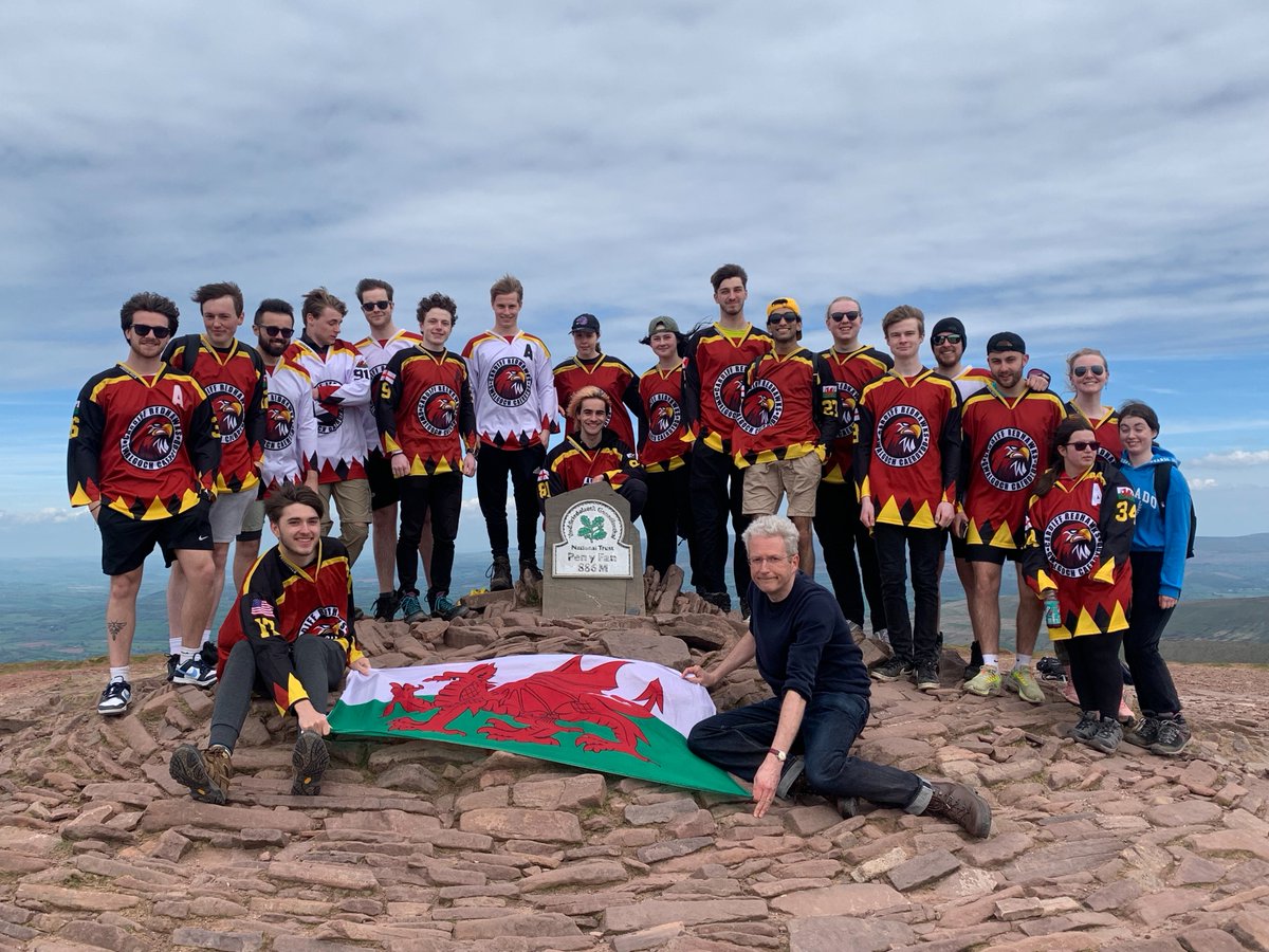 A big ‘Thank you’ to the @CardiffRedhawks Ice Hockey team who climbed the highest peak in south Wales, Pen-y-Fan recently, raising an amazing £1,362 for Tŷ Hafan 💚 Fantastic work everyone and thank you so much for your support 😄 

#Community #CommunityFundraising #Fundraising
