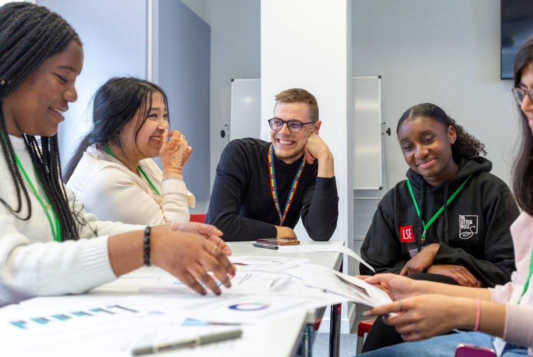 One day left to apply to become a Fellow as part of the LSE100 team! We're looking for an educator with a passion for interdisciplinarity, and research expertise related to transforming our climate futures 🌏

Applications close 29 May at 23:59 (UK time): jobs.lse.ac.uk/Vacancies/W/53…