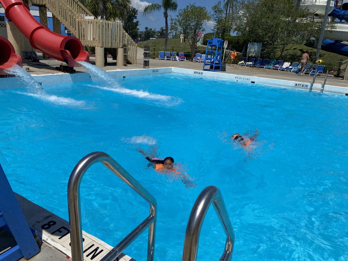 Gateway_Gators's tweet image. #GatewayGators🐊 5th grade Sunsplash end of year trip!! #LeeSchools