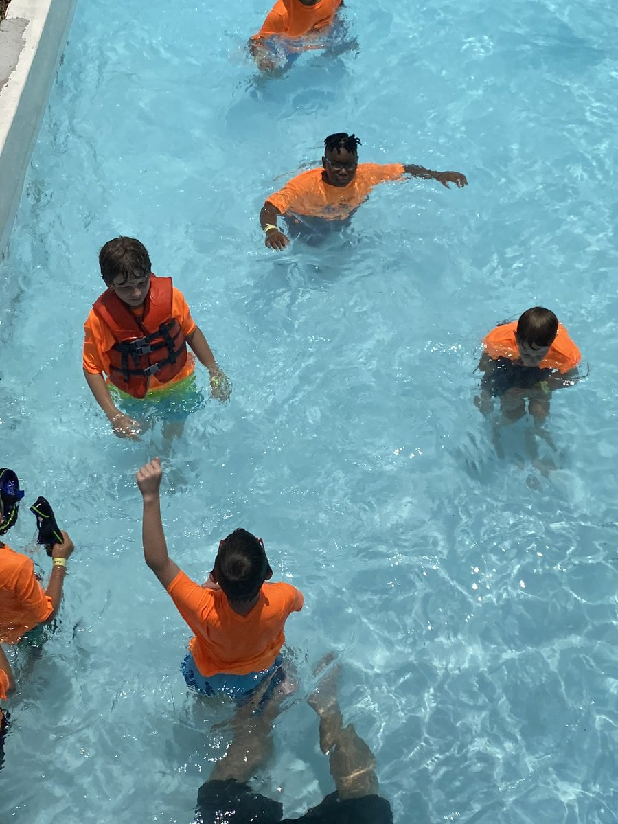 Gateway_Gators's tweet image. #GatewayGators🐊 5th grade Sunsplash end of year trip!! #LeeSchools