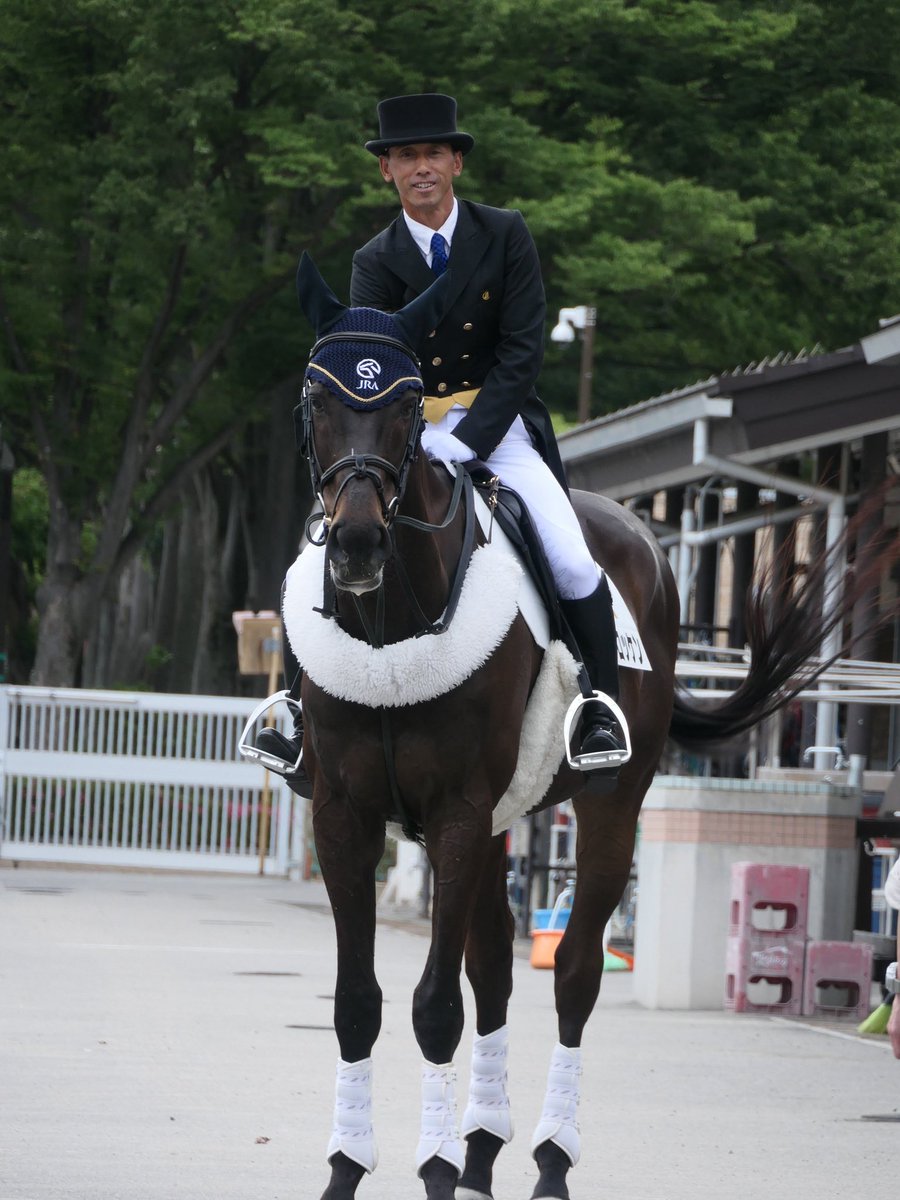 ブロ、今年もダービーがやってくるよ

#サクセスブロッケン
#誘導馬
#東京競馬場