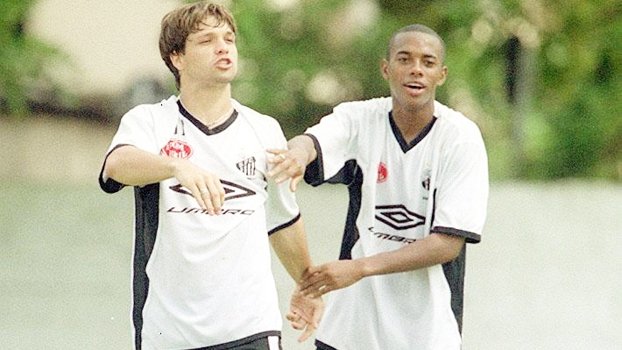 🇧🇷 Le duo Ganso/Neymar était magnifique à Santos, mais Diego/Robinho était encore plus iconique. Ils ont remis Santos en haut du football brésilien après 34 ans sans titre. Aux côtés d'Alex, Renato et Elano, ils étaient irrésistibles dans un foot brésilien bien plus compétitif.