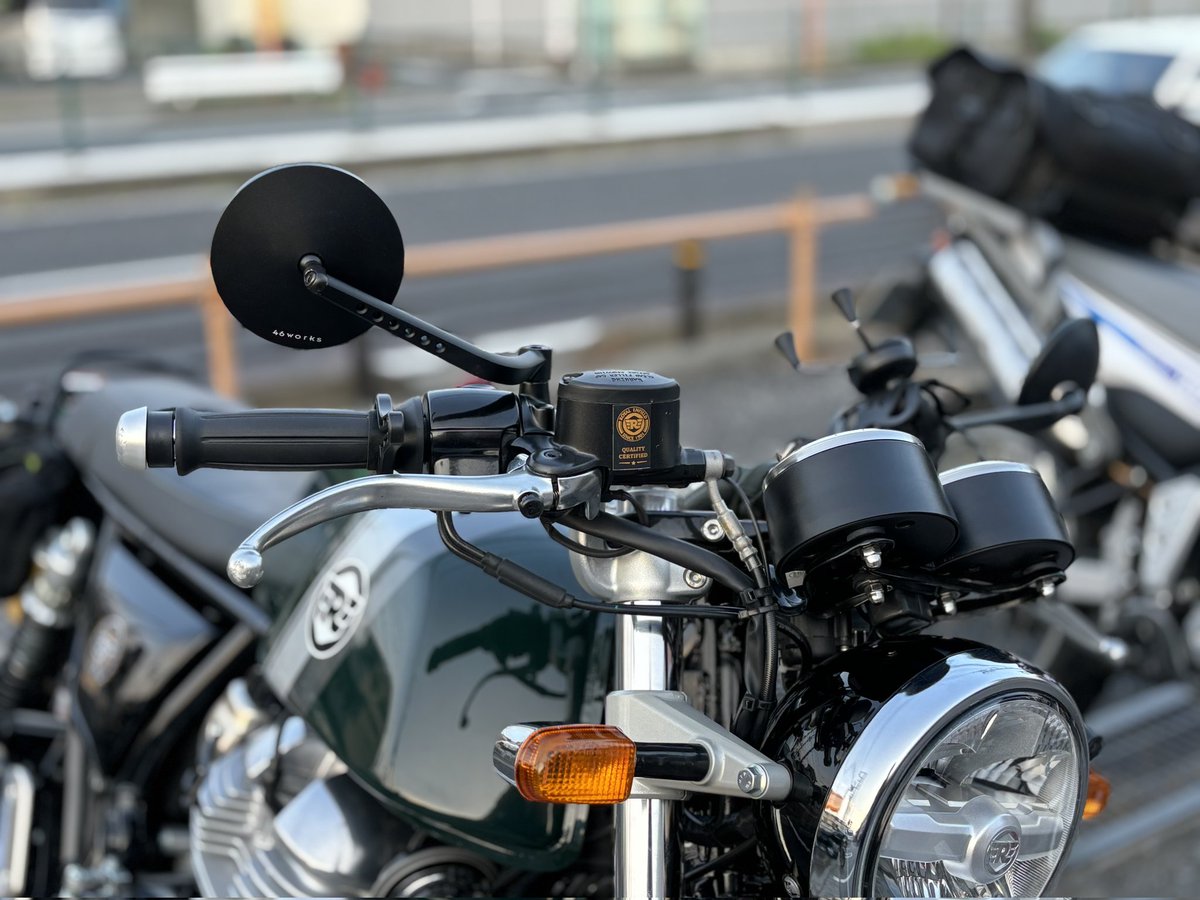 CONTINENTALGT650 × #46ミラー 全年式対応の46ミラー1 純正ミラーとの