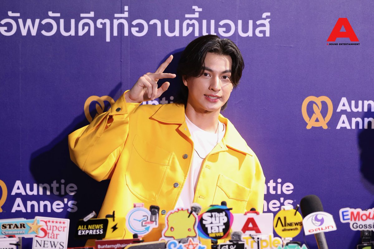 around_ent's tweet photo. แบรนด์พรีเซนเตอร์ “กลัฟ คณาวุฒิ” ช่วง​ให้​สัมภาษณ์​ในงาน Auntie Anne's MEET&amp;EAT with GULF 

GULF X AUNTIE ANNES
#AAMEETandEATwithGULF
#GulfKanawutxAuntieAnnesTH
#AuntieAnnesTH
#GulfKanawut https://t.co/VuTsKOYEKL
