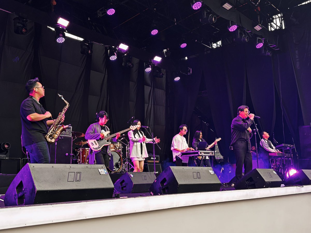 JavaJazzFest's tweet photo. Eclat Storyโs amazing set at #JavaJazzStage had everyone feeling warm and fuzzy inside! ๐ฅฐ๐ท #BNIJJF2024 https://t.co/nIVYN7YZf9