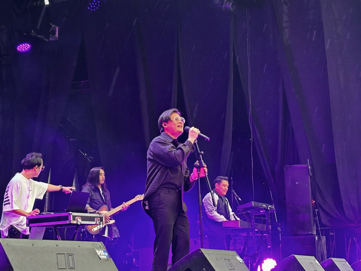 JavaJazzFest's tweet photo. Eclat Storyโs amazing set at #JavaJazzStage had everyone feeling warm and fuzzy inside! ๐ฅฐ๐ท #BNIJJF2024 https://t.co/nIVYN7YZf9