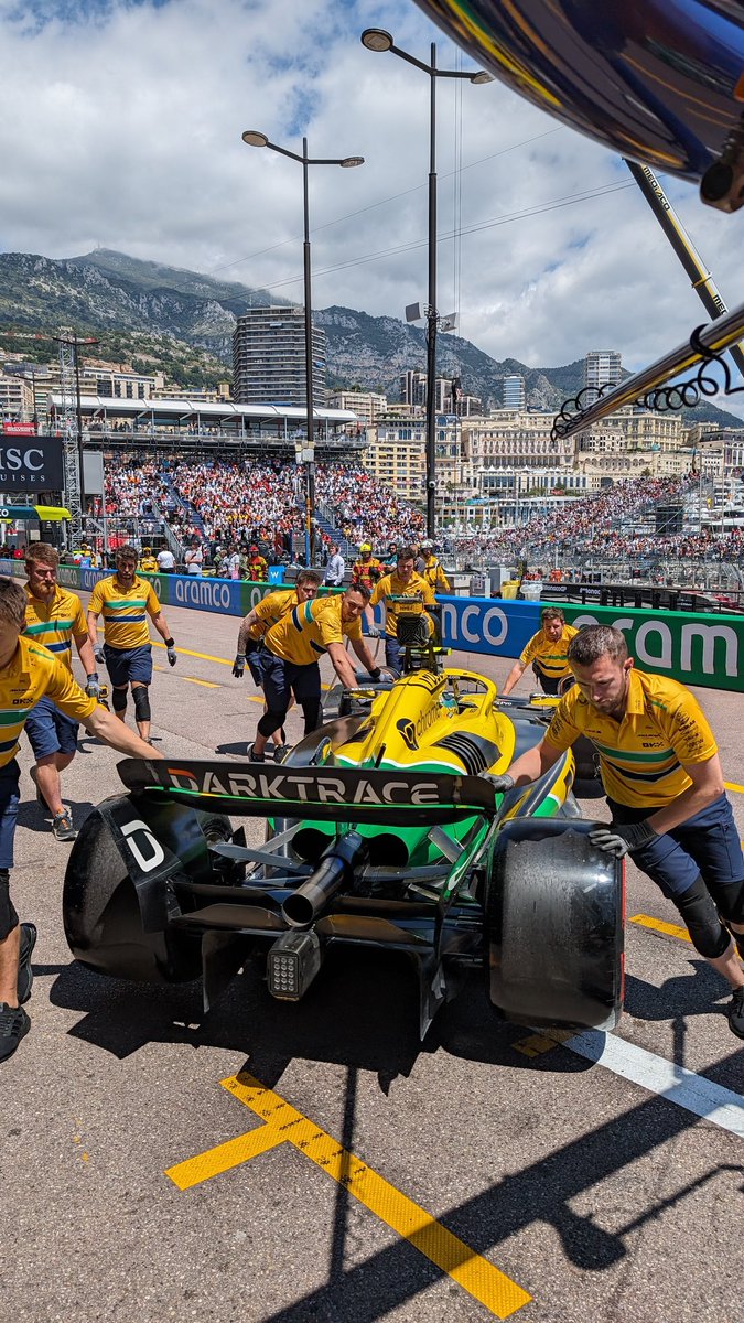 A quick retrieval mission for the team after the red flag. Lando had only just driven out on to the pit-lane. We're running again, both cars will be back on track very shortly. 👊 #MonacoGP 🇲🇨