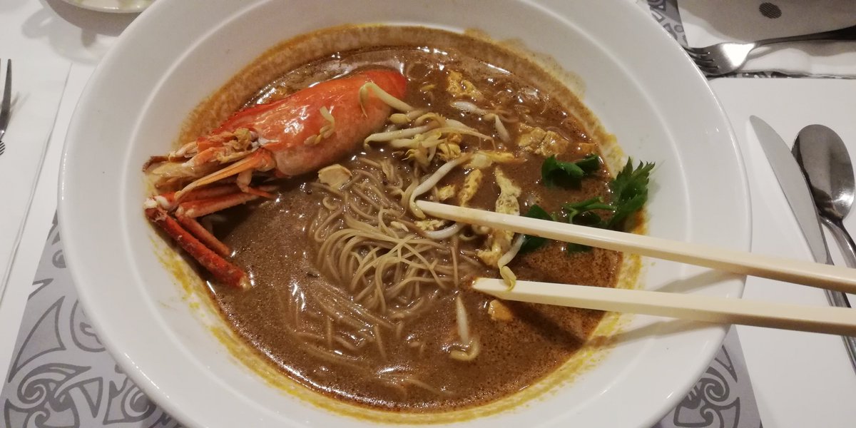 Our dinner. Laksa Sarawak and Mee kolok