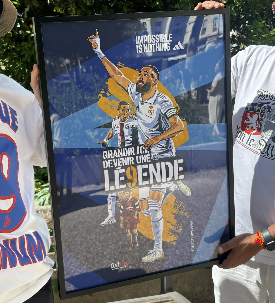 Memesdelyon1's tweet photo. 🔴 Concours 🔵

Pour la finale de CDF, avec @ArtUpLyon on vous fait gagner l’affiche originale de la grande fresque de Benzema 

Pour participer : 

- Like et RT
- Follow @ArtUpLyon et @Memesdelyon1 

Résultat demain midi, allez l’OL ❤️ https://t.co/ku1on1KtHn