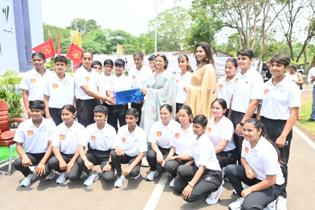 adgpi's tweet photo. General Manoj Pande #COAS visited Army Sports Institute #ASI, Pune, and inaugurated the newly raised Army Girls Sports Company #AGSC. He also virtually inaugurated the #AGSC for Shooting discipline at #AMU, Mhow.
Sh Sandeep Pradhan, Director General #SAI, Ms Anju Bobby George, Sr Vice President, Athletics Federation of India, other distinguished guests & elite athletes were present on the occasion.
This significant initiative promises to inspire and empower the next generation of female athletes, setting a robust foundation for future excellence in the field of sports.
Indian Army is committed to fostering sports and athletic talent in the country. 1/2
@DefenceMinIndia
@SpokespersonMoD
@HQ_IDS_India
@Media_SAI
@anjubobbygeorg1
#IndianArmy
#MissionOlympics