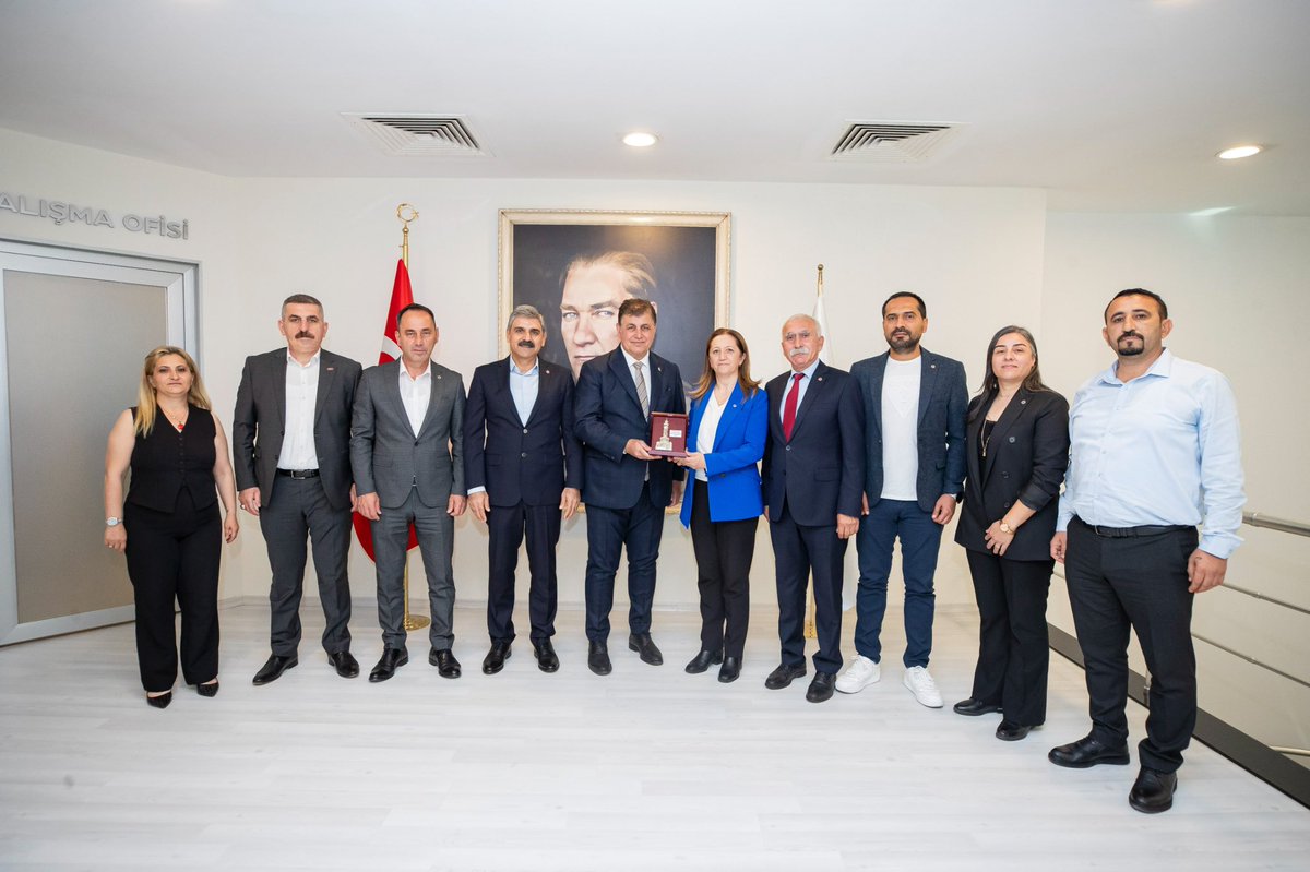 DiSK_Genel_is's tweet photo. DİSK Genel Başkanı Arzu Çerkezoğlu, Genel Başkanımız Remzi Çalışkan, İzmir Büyükşehir Belediye Başkanı Dr.Cemil Tugay’a hayırlı olsun ziyaretinde bulunarak başarılar diledi.

Ziyarette TİS Daire Başkanımız Faruk Saral,  DİSK Ege Bölge Temsilcisi Memiş Sarı ile  İzmir Şube Başkanlarımız Engin Topal, Ercan Gül, Serap Yılmaz, Deniz Şahin Gümüştekin ve Sedat Kenar’da bulundu.